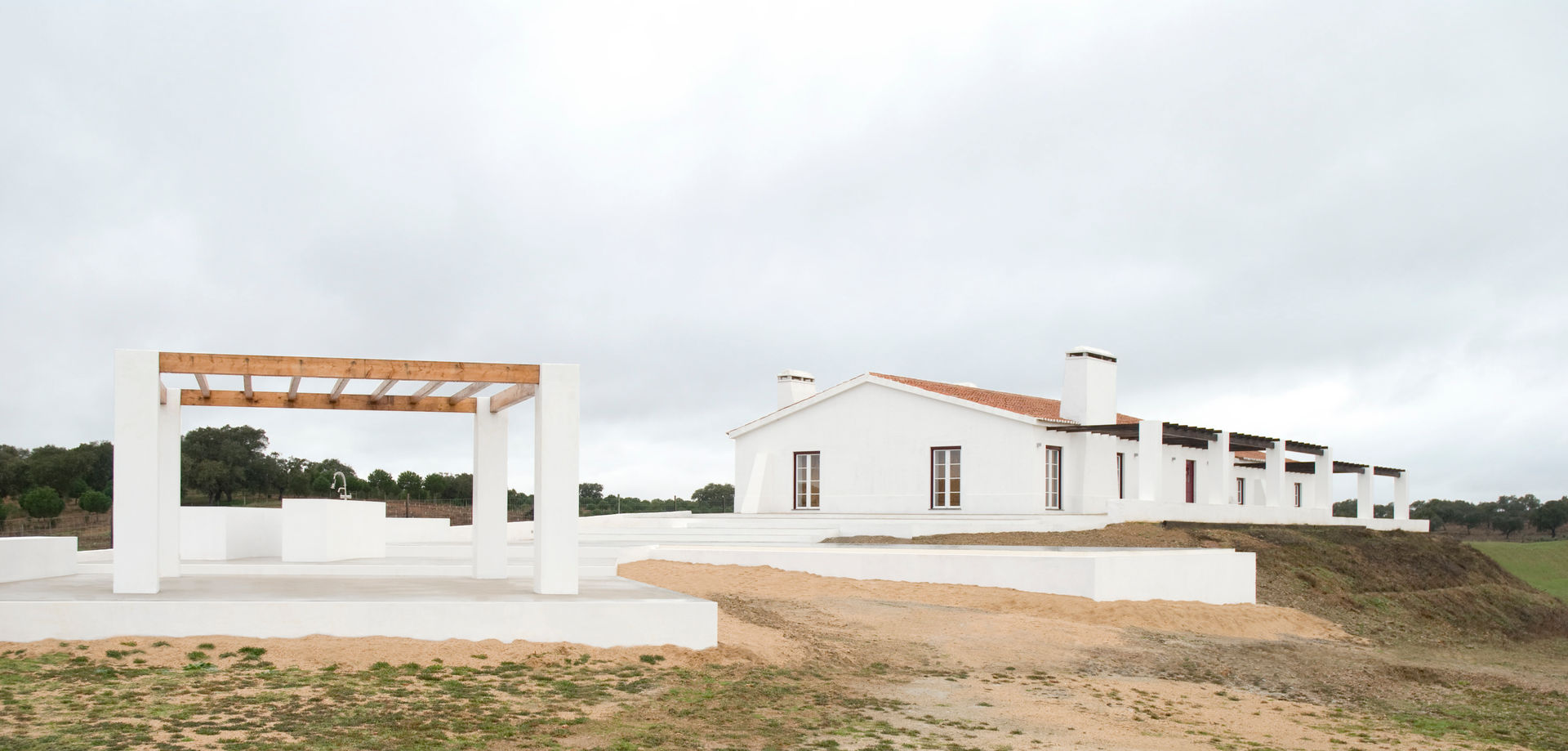 Casa com piscina em Monte Alentejano, atelier B-L atelier B-L Piletas minimalistas