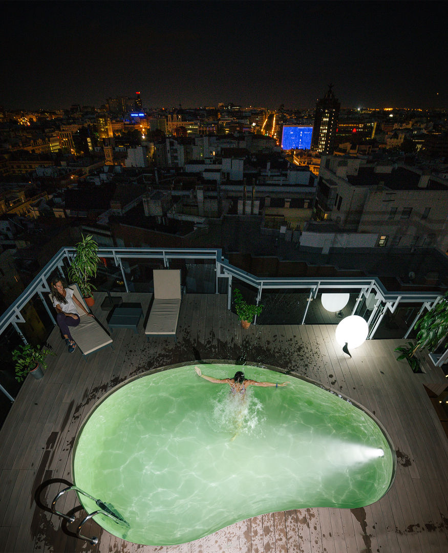 “Un chalet en el cielo de Madrid”, ImagenSubliminal ImagenSubliminal Piscine moderne