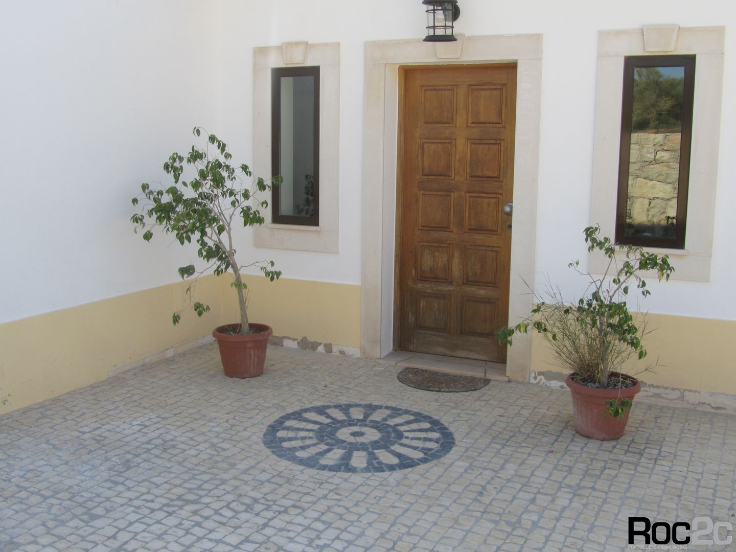 Arranjos Exteriores, Calçada à Portuguesa e Muros em Pedra, Albufeira, Algarve, ROC2C_Calçada Portuguesa ROC2C_Calçada Portuguesa Balkon, Beranda & Teras Gaya Rustic Batu Kapur