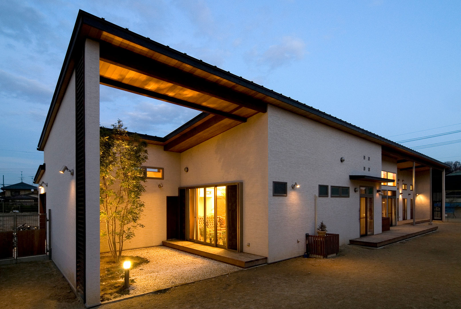 House of the big roof, Sakurayama-Architect-Design Sakurayama-Architect-Design Nowoczesne domy