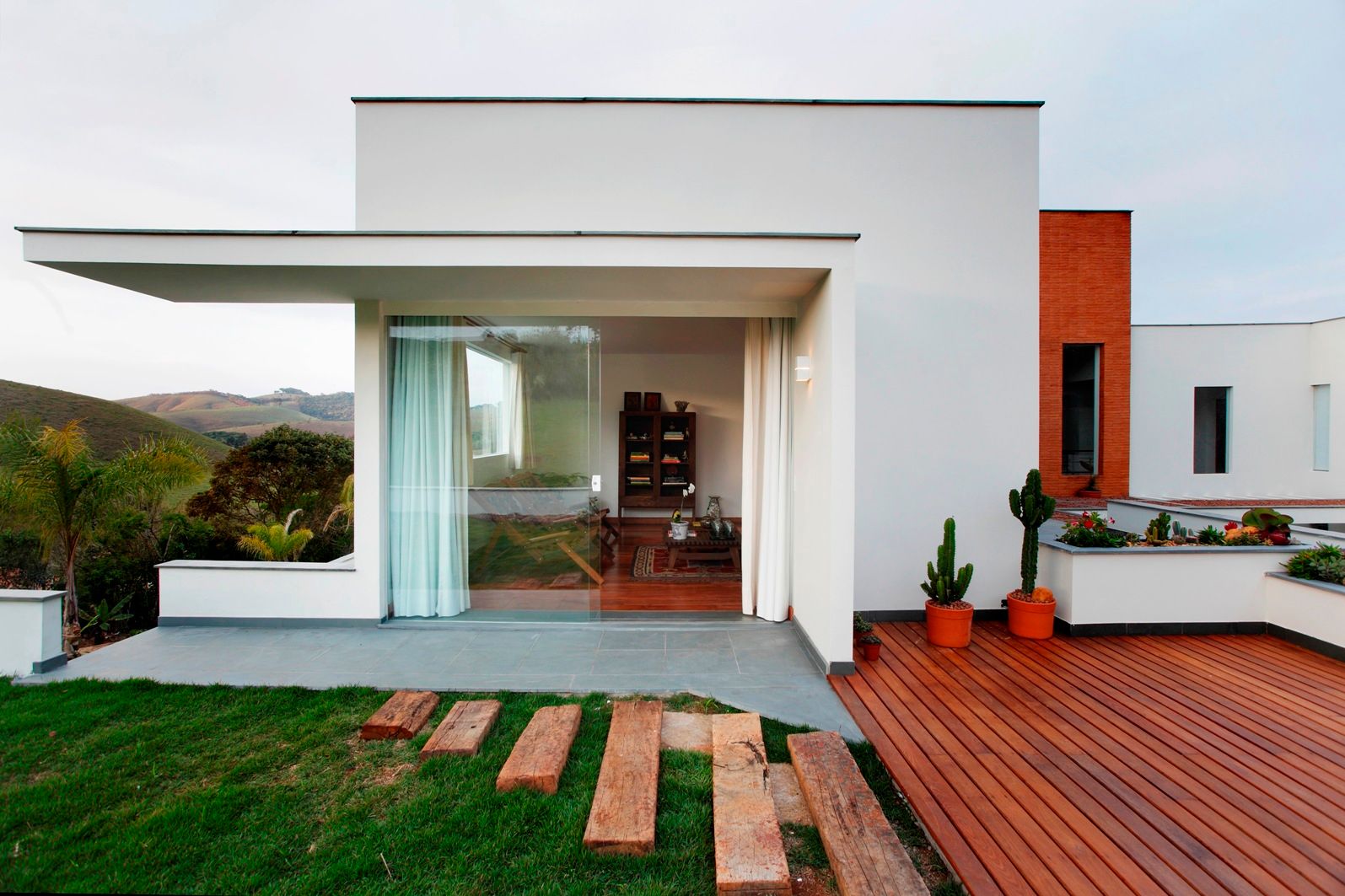 Casa Minas Gerais , Carlos Salles Arquitetura e Interiores Carlos Salles Arquitetura e Interiores Casas modernas: Ideas, imágenes y decoración