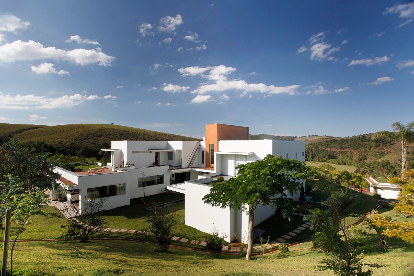 Casa Minas Gerais , Carlos Salles Arquitetura e Interiores Carlos Salles Arquitetura e Interiores Casas modernas: Ideas, imágenes y decoración