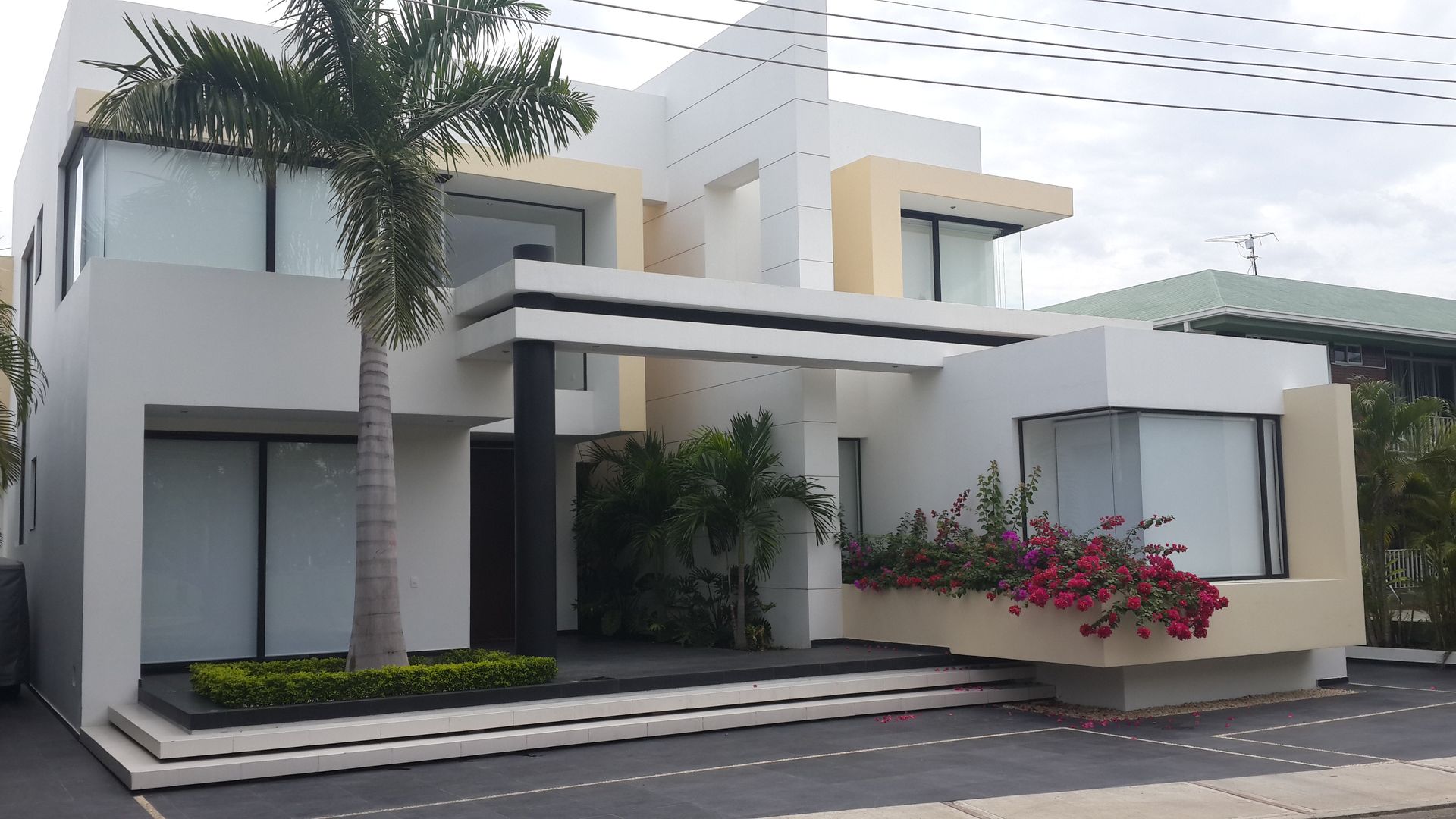 homify Rumah Modern Beton