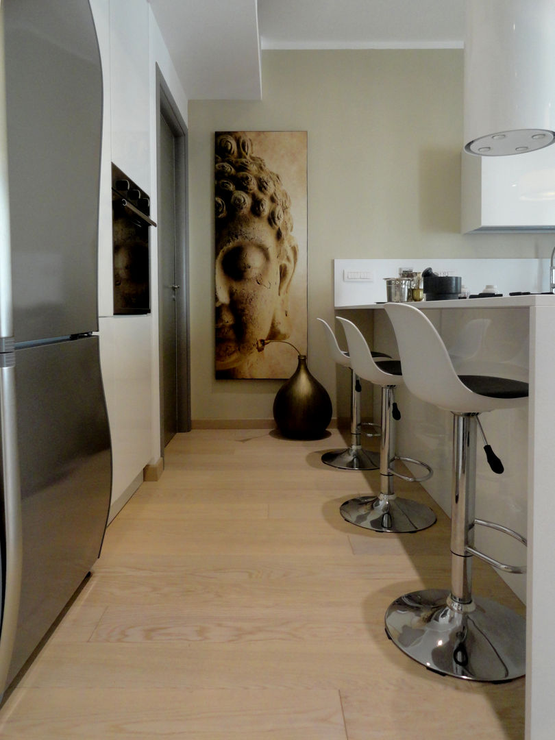 Design & Feng Shui, The Creative Apartment The Creative Apartment Cozinhas modernas Madeira Efeito de madeira Bancadas