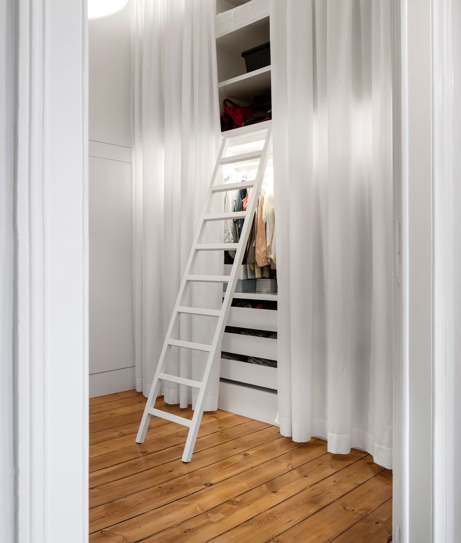 homify Modern Dressing Room