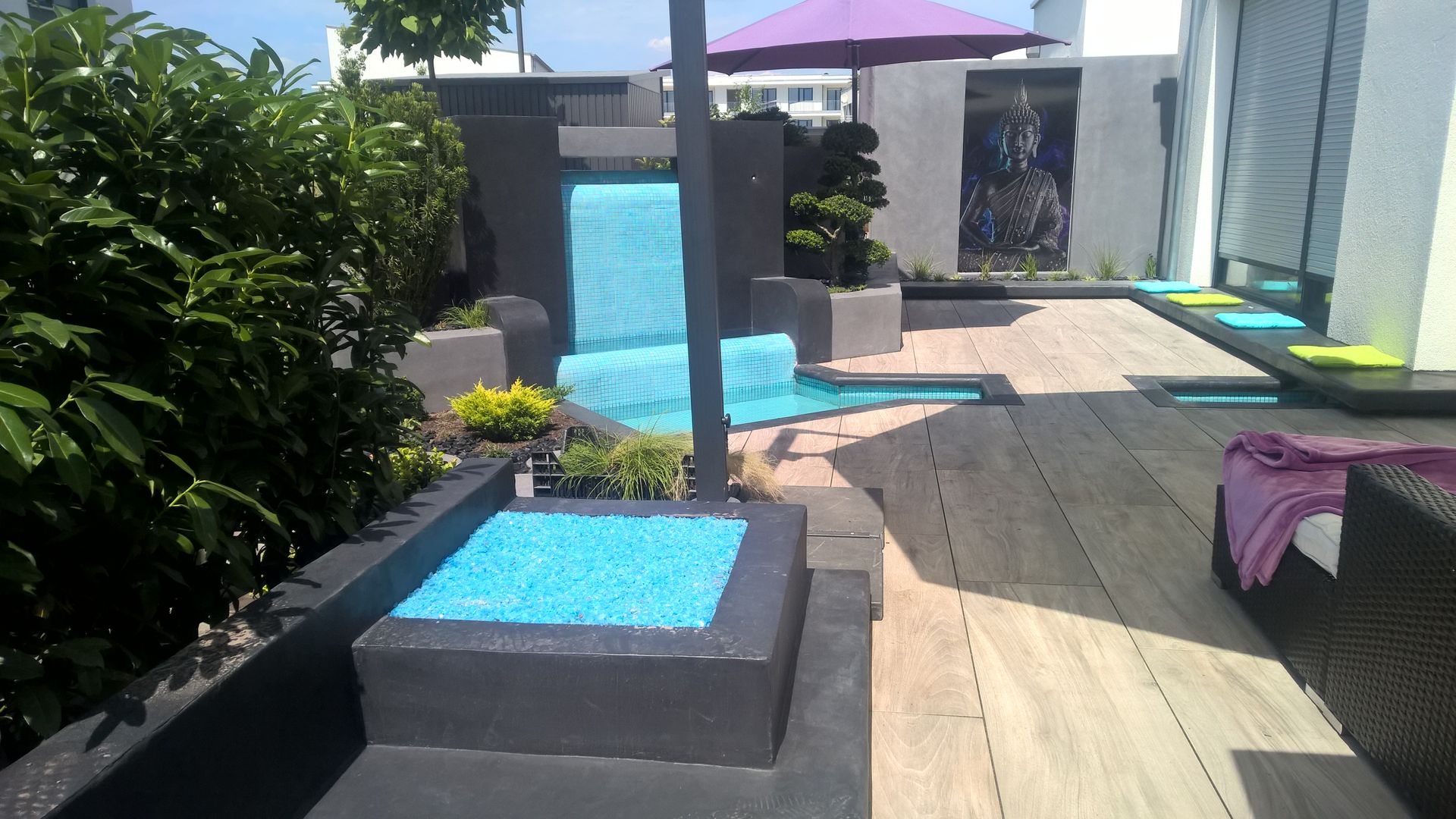 moderne Terrasse mit Wasserfall, Neues Gartendesign by Wentzel Neues Gartendesign by Wentzel Jardines de estilo moderno