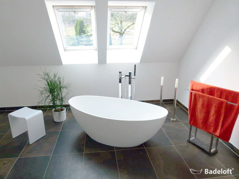 Edle freistehende Badewannen für luxuriöse Badezimmer, Badeloft - Badewannen und Waschbecken aus Mineralguss und Marmor Badeloft - Badewannen und Waschbecken aus Mineralguss und Marmor Modern bathroom Bathtubs & showers