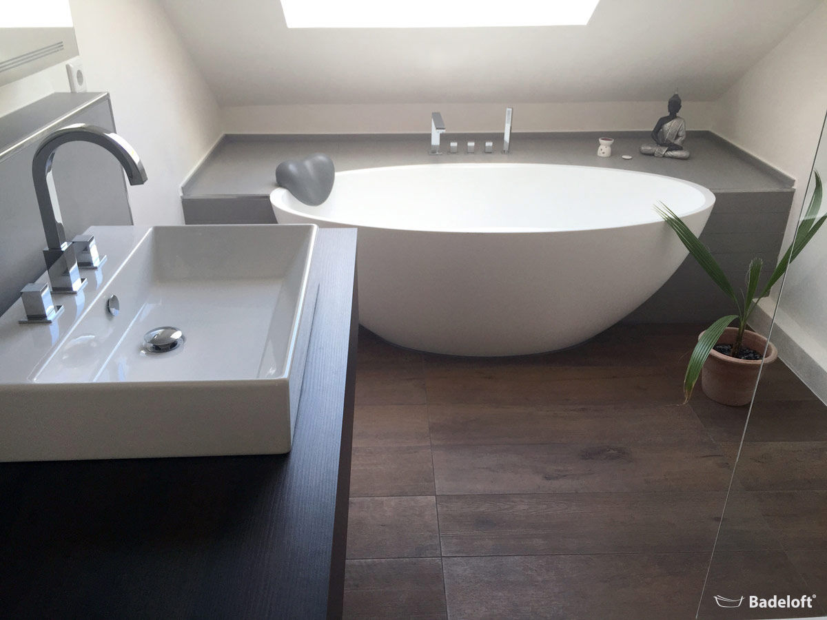 Edle freistehende Badewannen für luxuriöse Badezimmer, Badeloft - Badewannen und Waschbecken aus Mineralguss und Marmor Badeloft - Badewannen und Waschbecken aus Mineralguss und Marmor Kamar Mandi Modern Bathtubs & showers