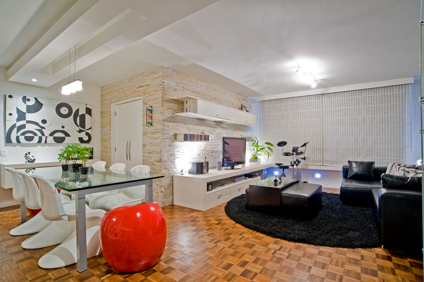 Apartamento 102, Patrícia Azoni Arquitetura + Arte & Design Patrícia Azoni Arquitetura + Arte & Design モダンデザインの リビング