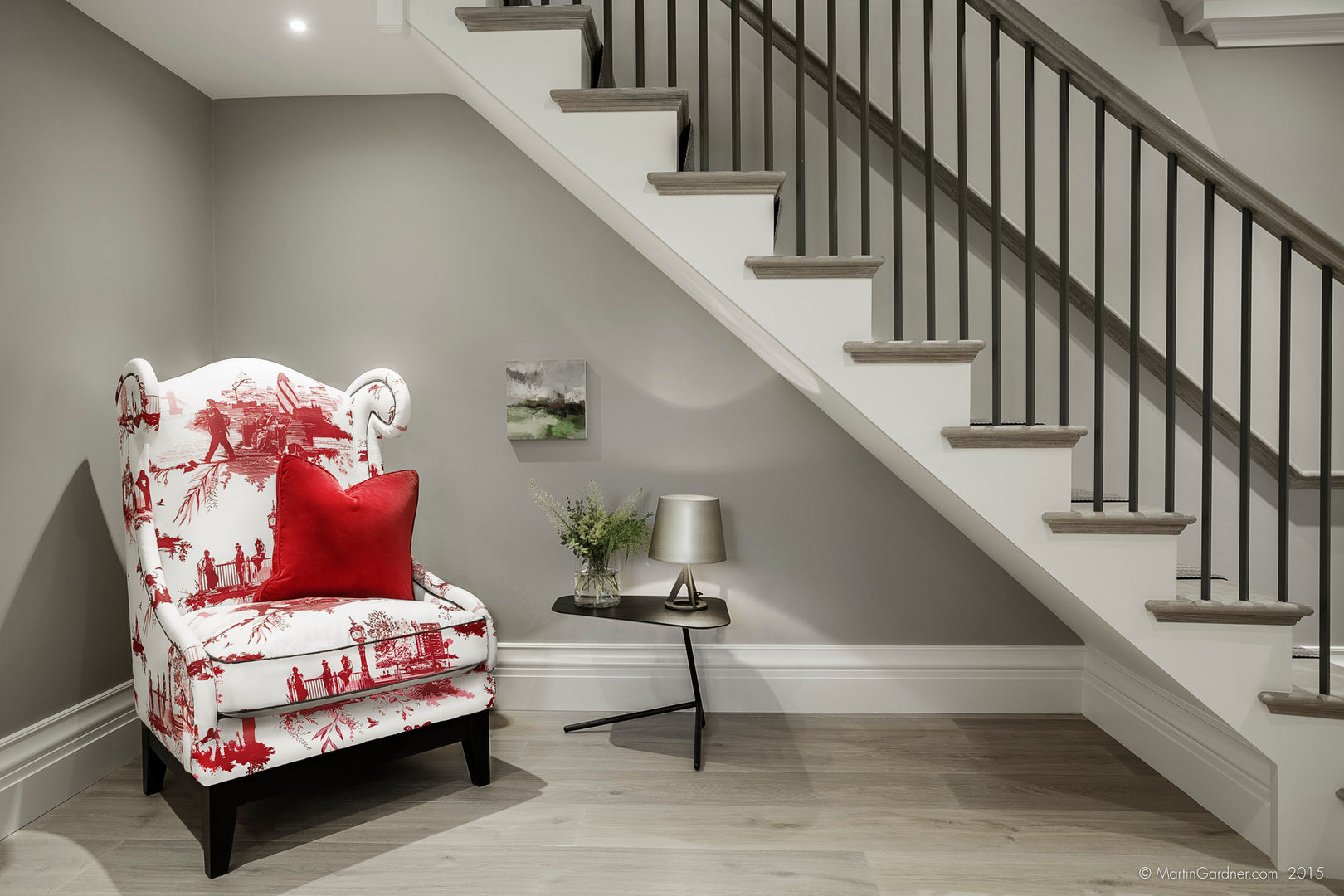 Family Home in Winchester's Sleepers Hill, Martin Gardner Photography Martin Gardner Photography Classic style corridor, hallway and stairs