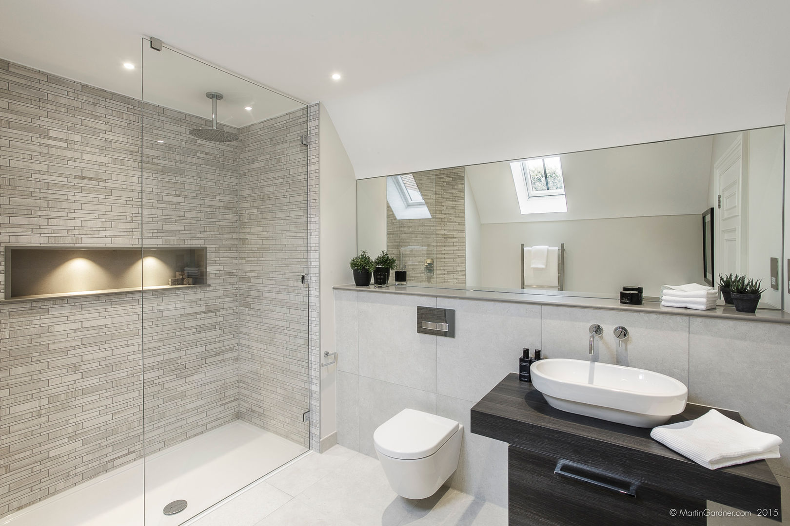 Family Home in Winchester's Sleepers Hill, Martin Gardner Photography Martin Gardner Photography Bagno in stile classico