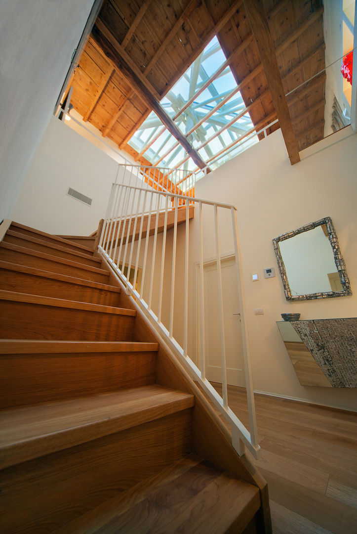 Casa Brac-Marseille (Milano), studiodonizelli studiodonizelli Modern corridor, hallway & stairs لکڑی Wood effect