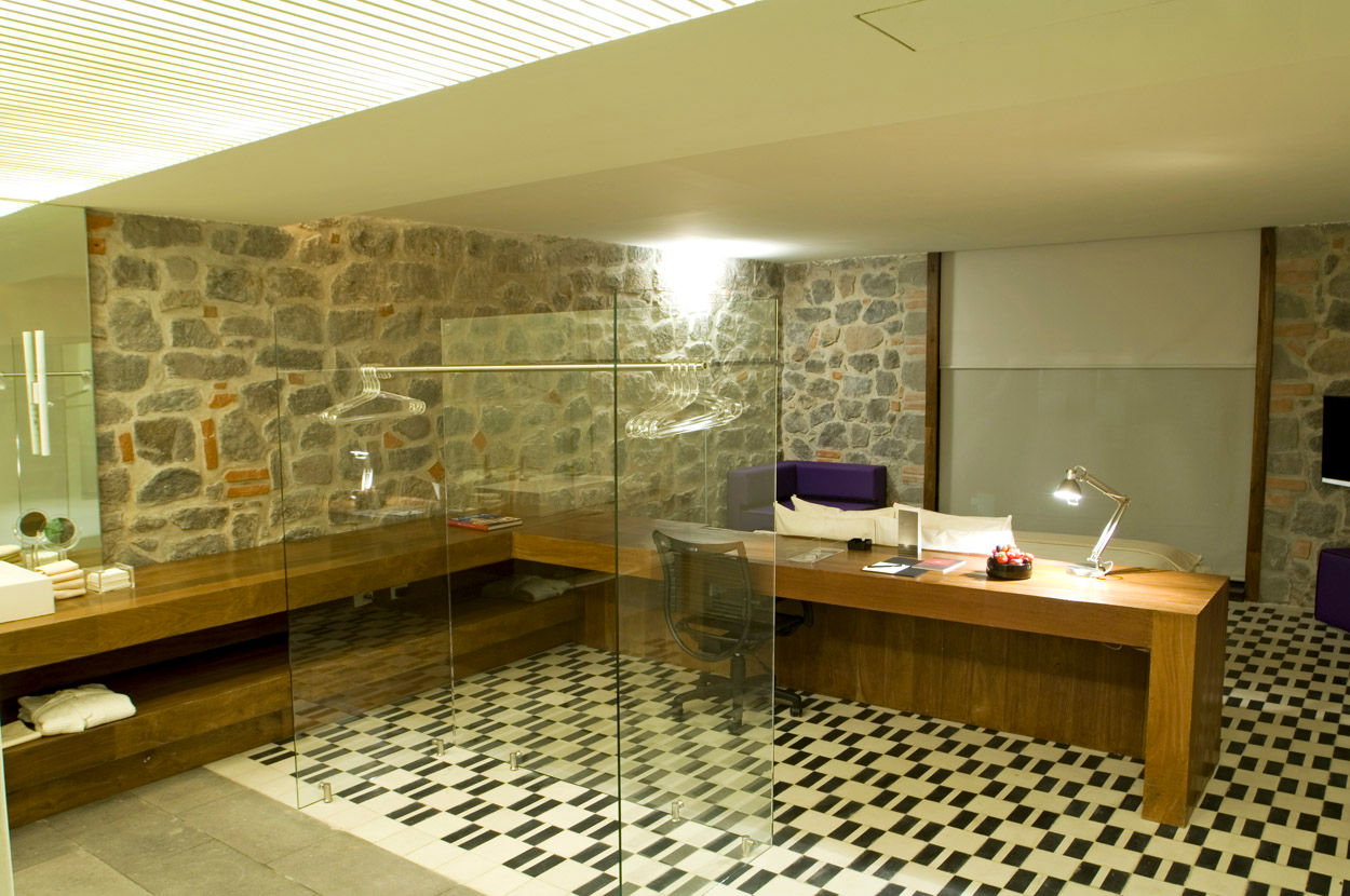 Hotel La Purificadora, Serrano+ Serrano+ 現代浴室設計點子、靈感&圖片