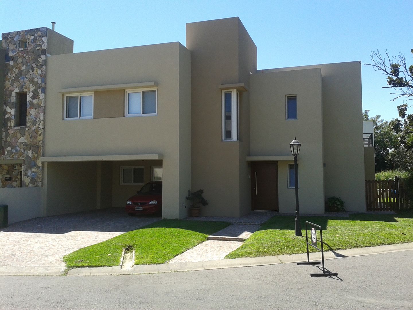 casa minimalista en San Isidro, Family Houses Family Houses منازل