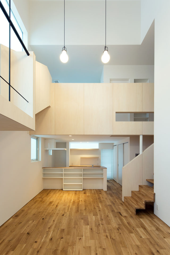 スベリ台のある家, 一級建築士事務所 Atelier Casa 一級建築士事務所 Atelier Casa Ausgefallene Wohnzimmer Holz Holznachbildung