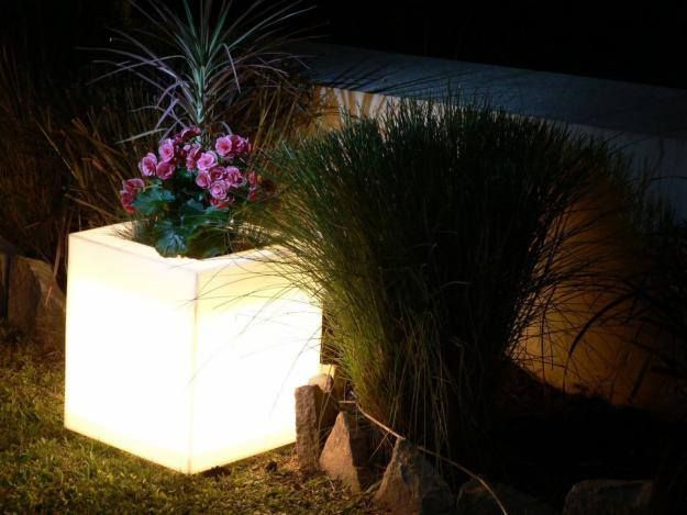 MACETAS LUMINOSAS, Led Deco y Design Led Deco y Design Jardines de estilo moderno Iluminación