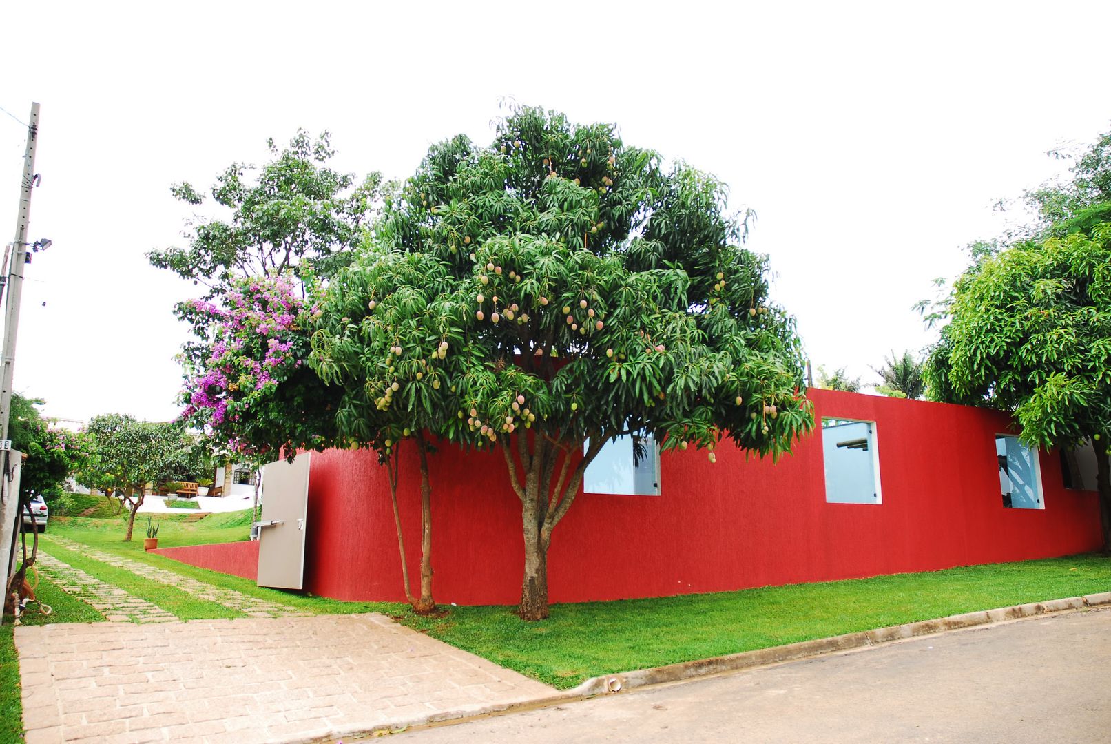 Residência Condomínio Cafezal, Mônica Mellone Arquitetura Mônica Mellone Arquitetura Casas eclécticas