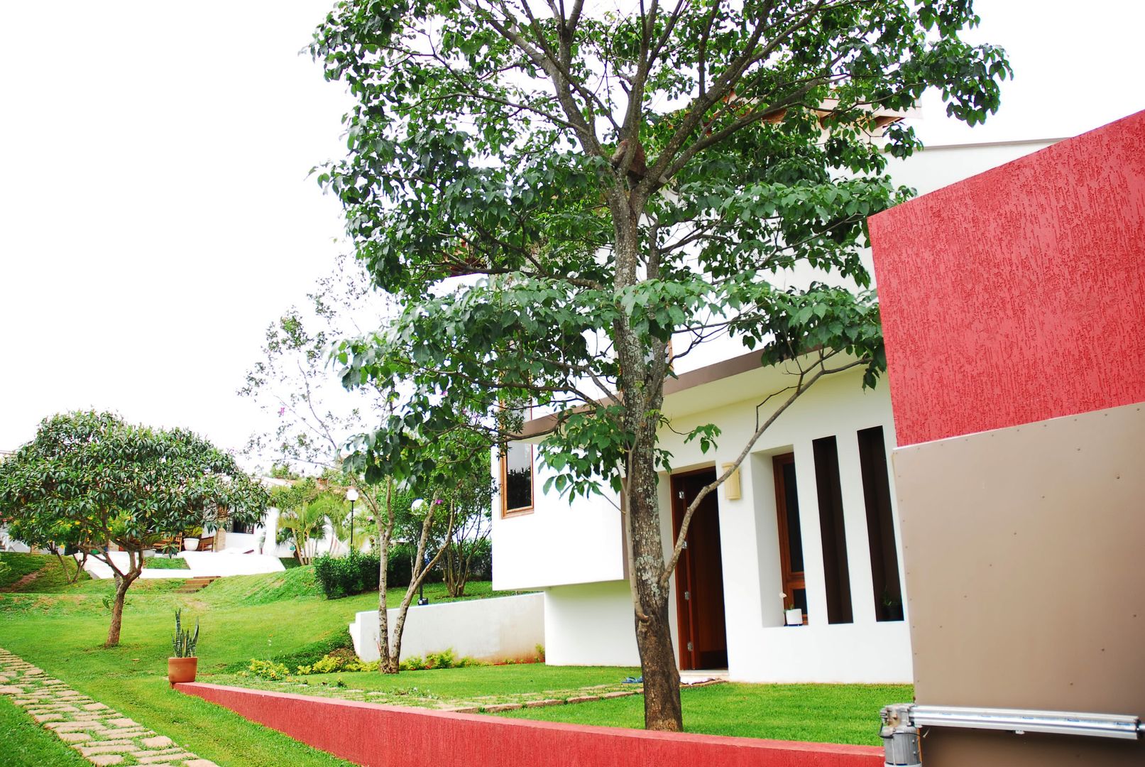 Residência Condomínio Cafezal, Mônica Mellone Arquitetura Mônica Mellone Arquitetura Eclectic style houses