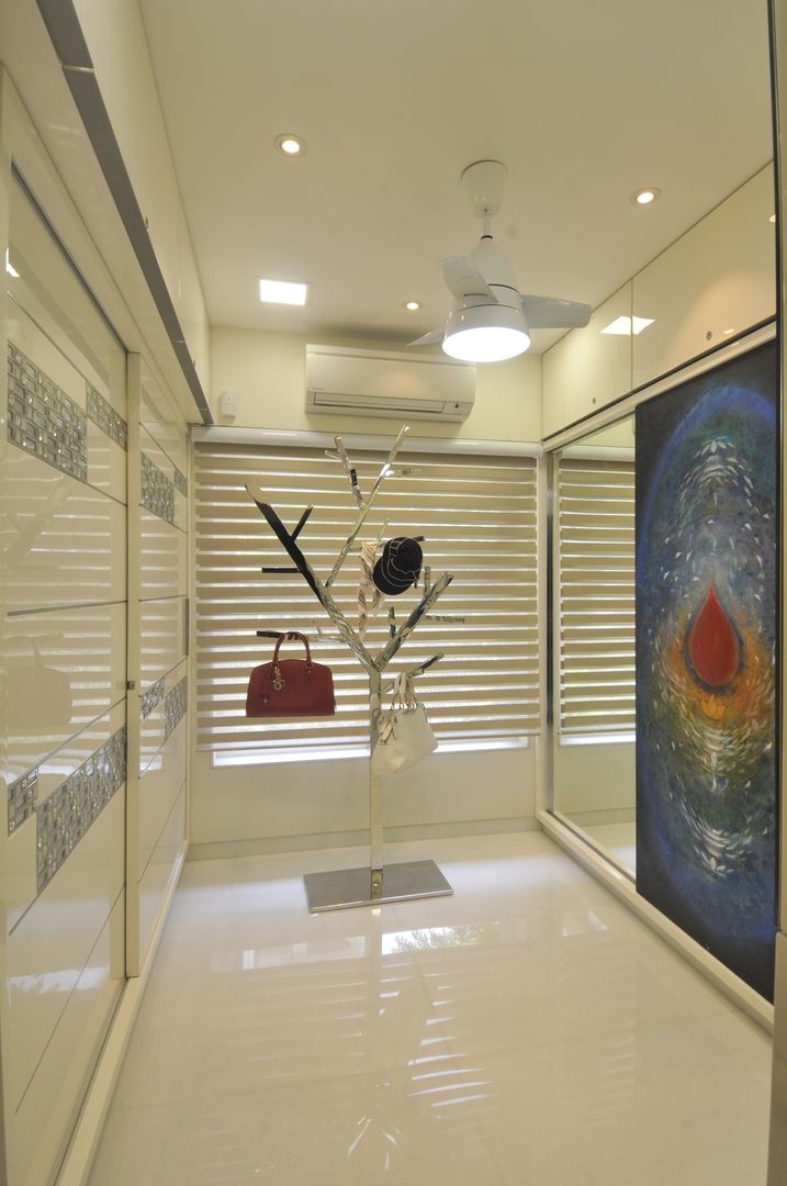 Site at Juhu, Mybeautifulife Mybeautifulife Modern dressing room Picture frame,Art,Flooring,Building,Floor,Ceiling,Display case,Glass,Space,Event