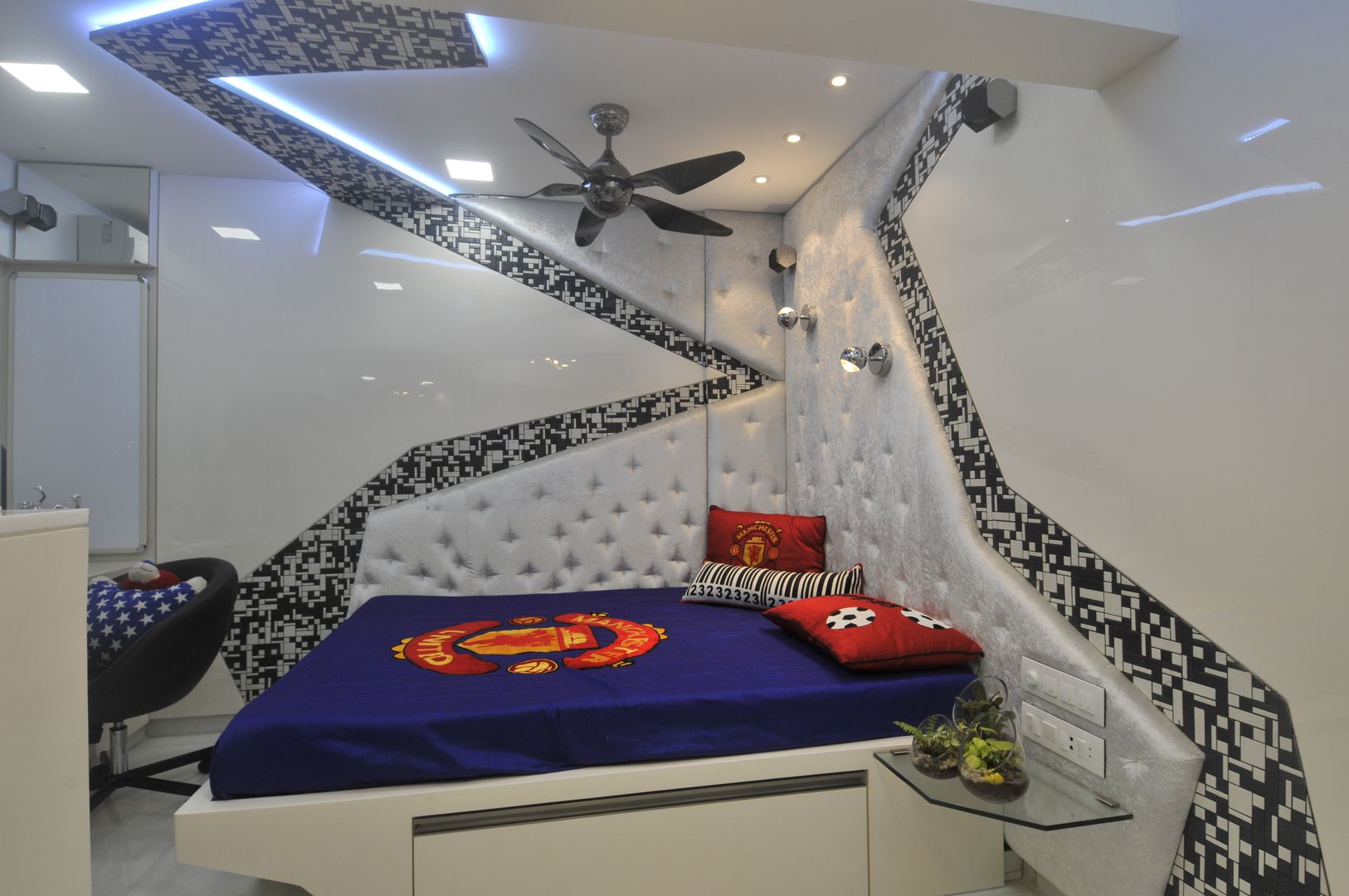 Site at Juhu, Mybeautifulife Mybeautifulife Modern nursery/kids room