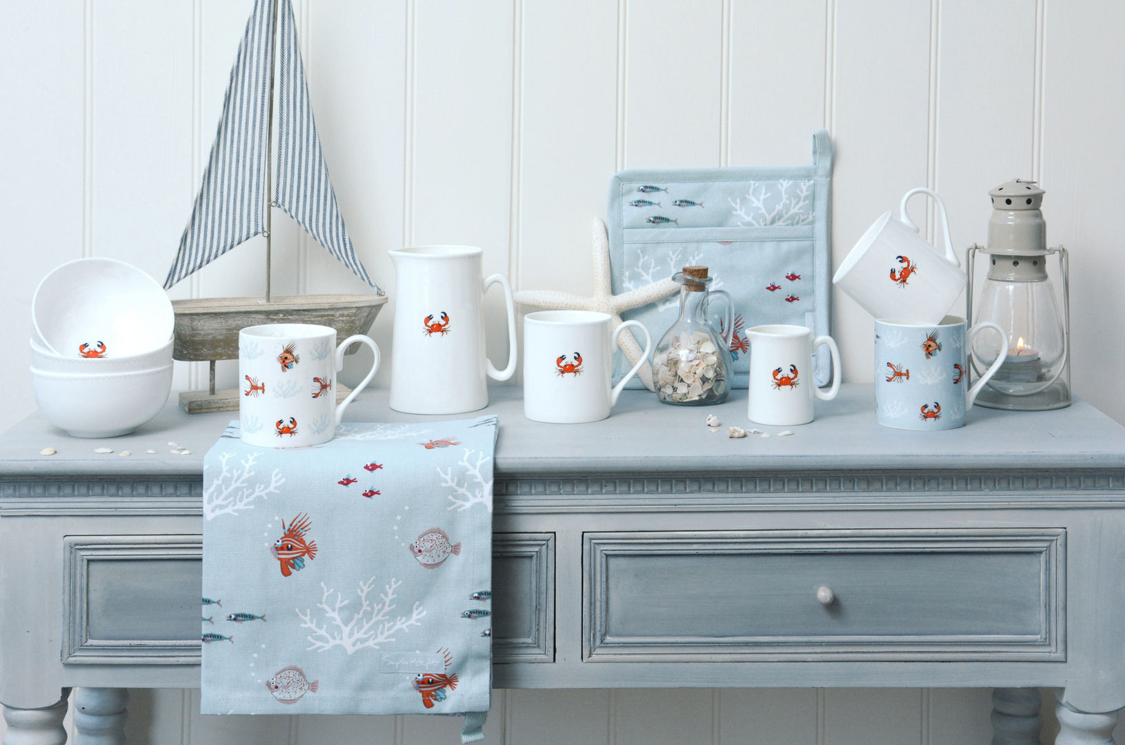 Sophie Allport 'What a catch!' Kitchen Textiles & China homify Country style kitchen Ceramic Cutlery, crockery & glassware