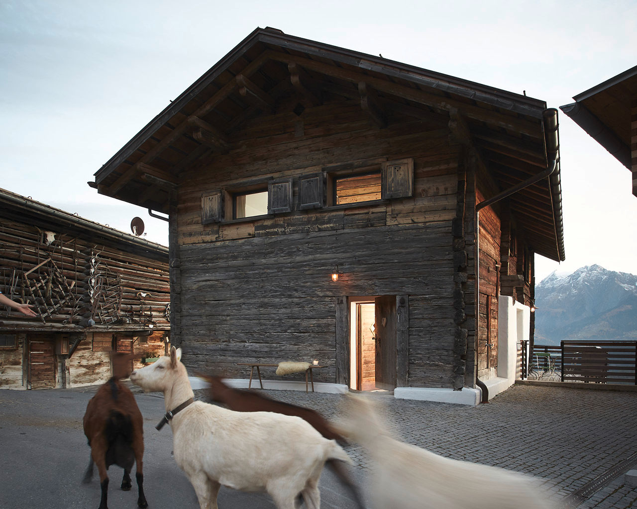 homify Casas rústicas Madera Acabado en madera