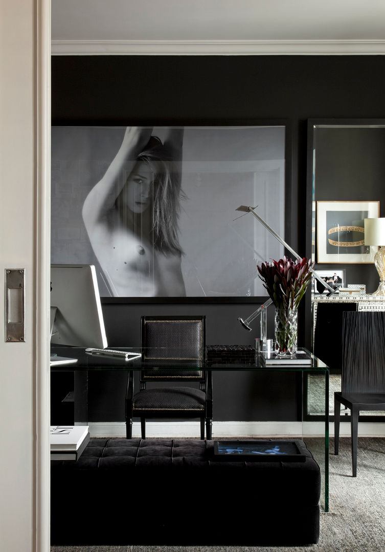 Stylist Apartment, DIEGO REVOLLO ARQUITETURA S/S LTDA. DIEGO REVOLLO ARQUITETURA S/S LTDA. Modern style study/office