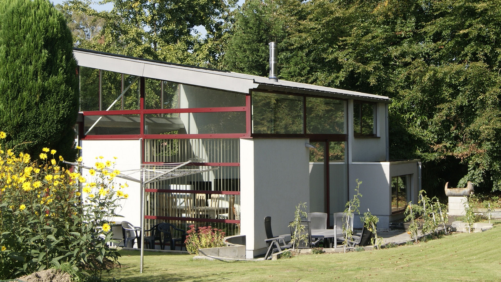 Maison sur un talus, VORTEX atelier d'architecture VORTEX atelier d'architecture Moderne huizen