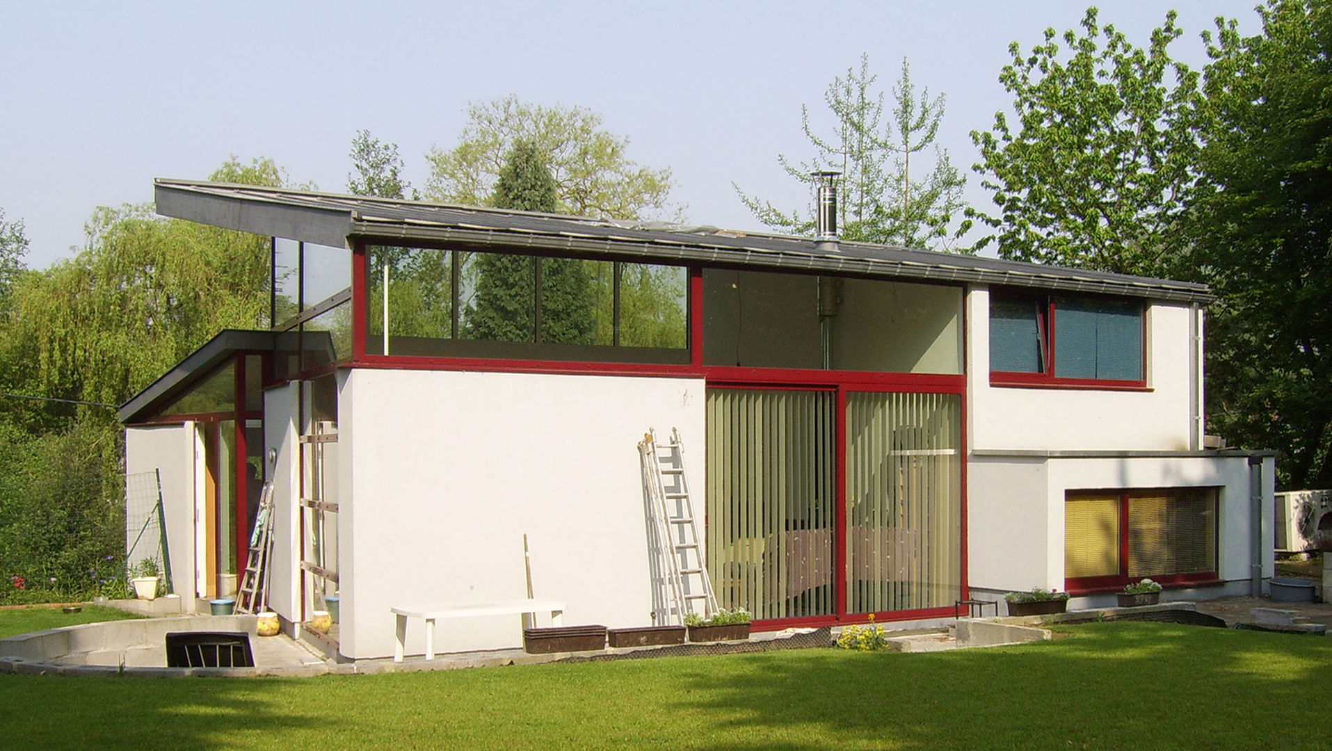 Maison sur un talus, VORTEX atelier d'architecture VORTEX atelier d'architecture Casas modernas