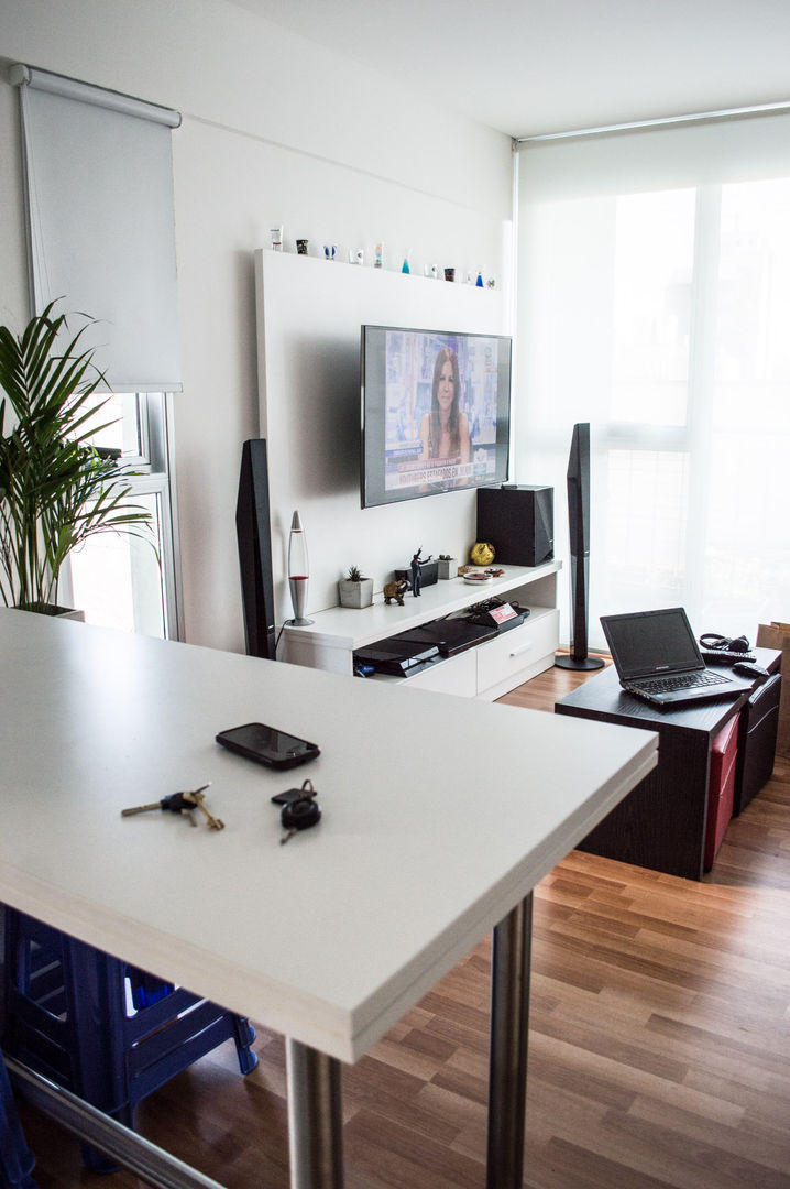 30 m2 - BOEDO - Buenos Aires - Arg, MinBai MinBai Phòng khách phong cách tối giản Gỗ Wood effect TV stands & cabinets