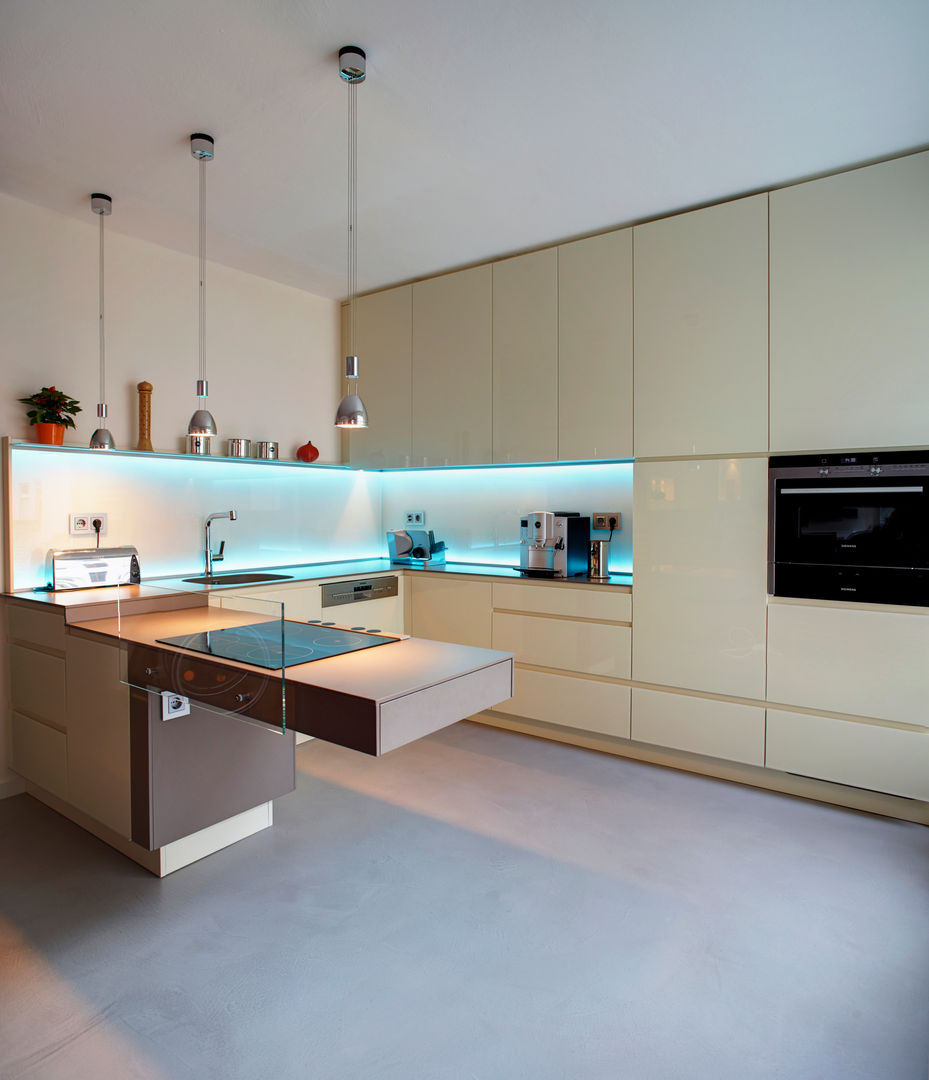 homify 現代廚房設計點子、靈感&圖片 玻璃