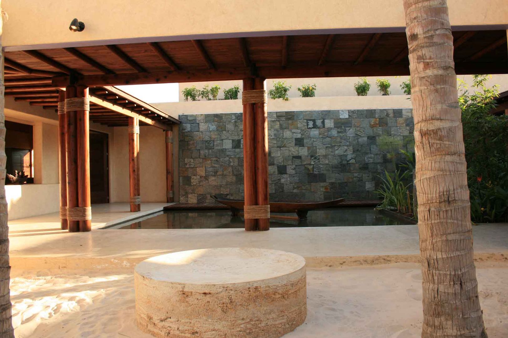 Casa del Agua , José Vigil Arquitectos José Vigil Arquitectos بلكونة أو شرفة