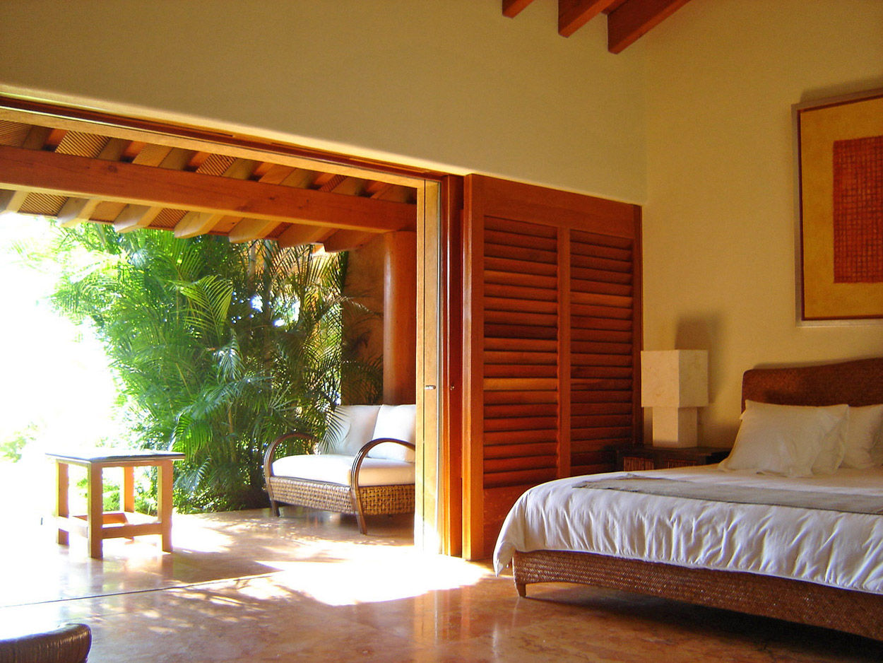 Casa Sol , José Vigil Arquitectos José Vigil Arquitectos Tropical style bedroom