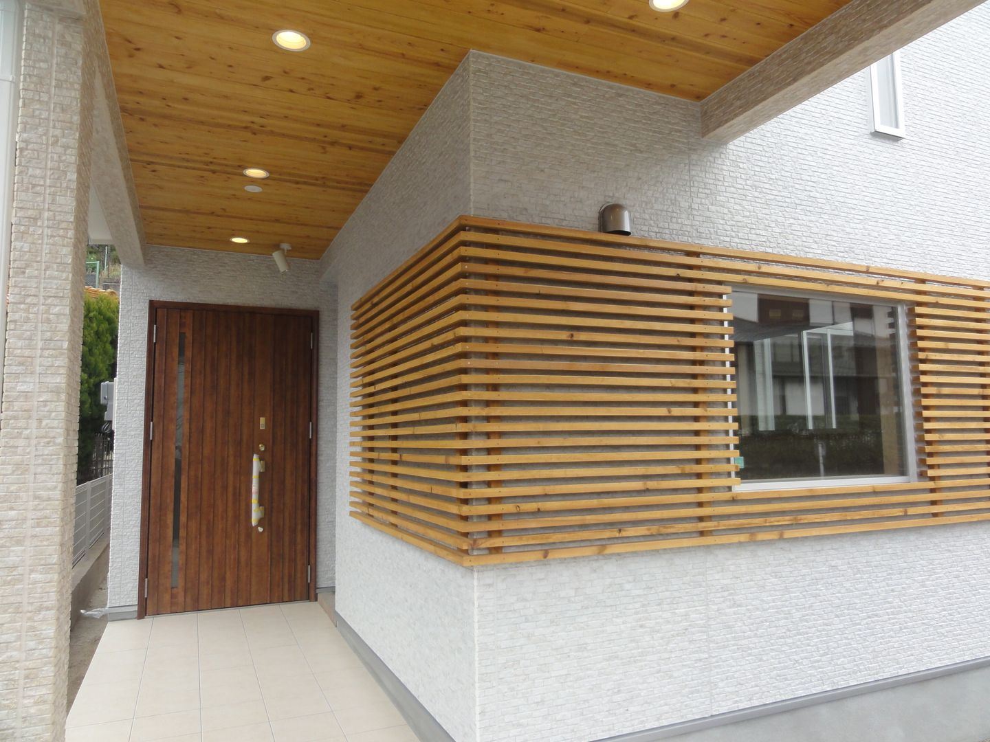 ファザードを意識しました, DIOMANO設計 DIOMANO設計 Casas de estilo moderno Madera Acabado en madera