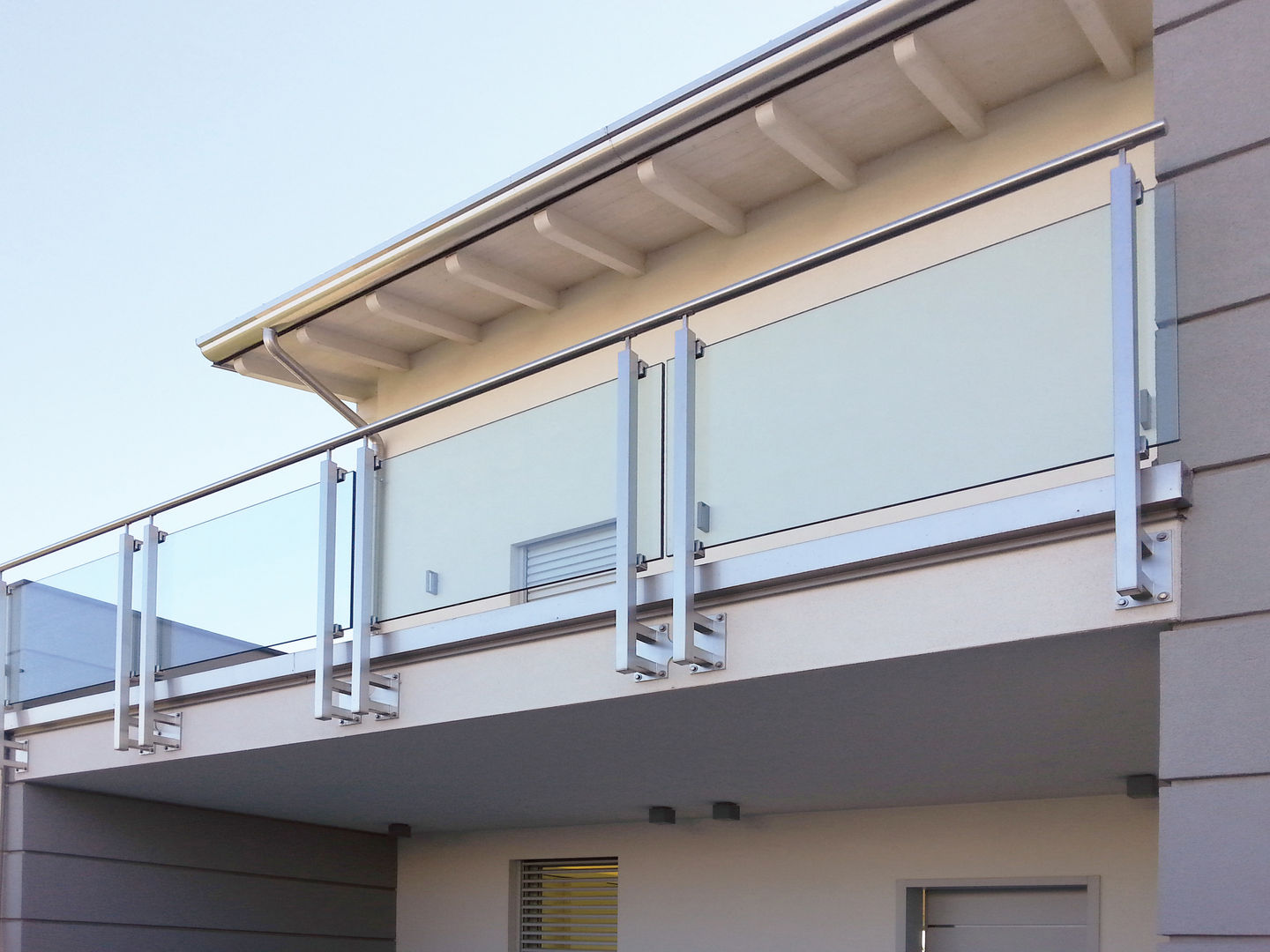 homify Modern balcony, veranda & terrace