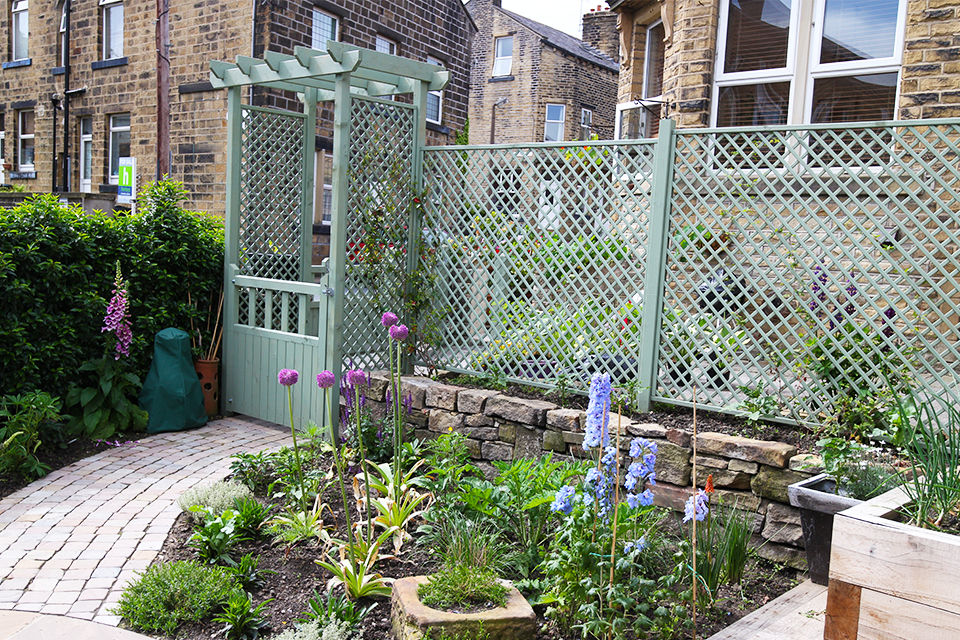 Contemporary Cottage Garden Yorkshire Gardens Сад в рустикальном стиле