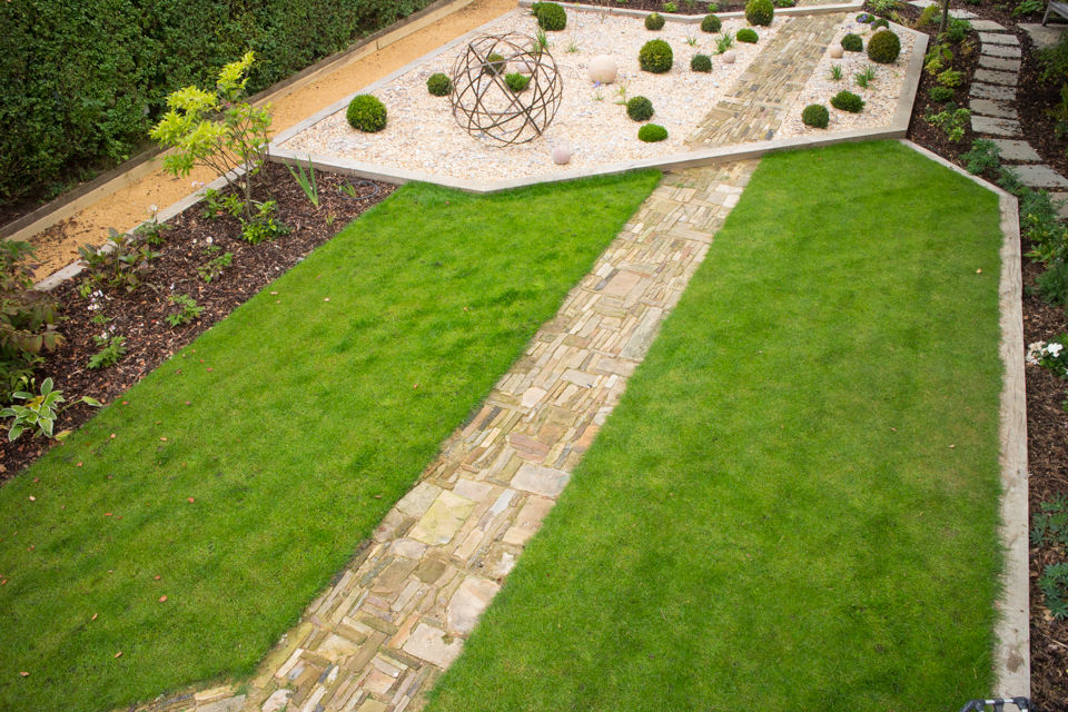 A Modern Garden with Traditional Materials Yorkshire Gardens Moderner Garten