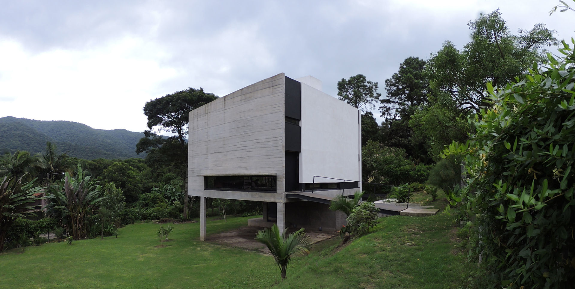 casa DL, jose m zamora ARQ jose m zamora ARQ Minimalist houses Concrete