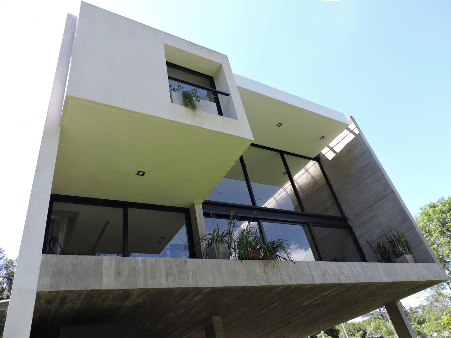 casa DL, jose m zamora ARQ jose m zamora ARQ minimalist style balcony, porch & terrace Glass