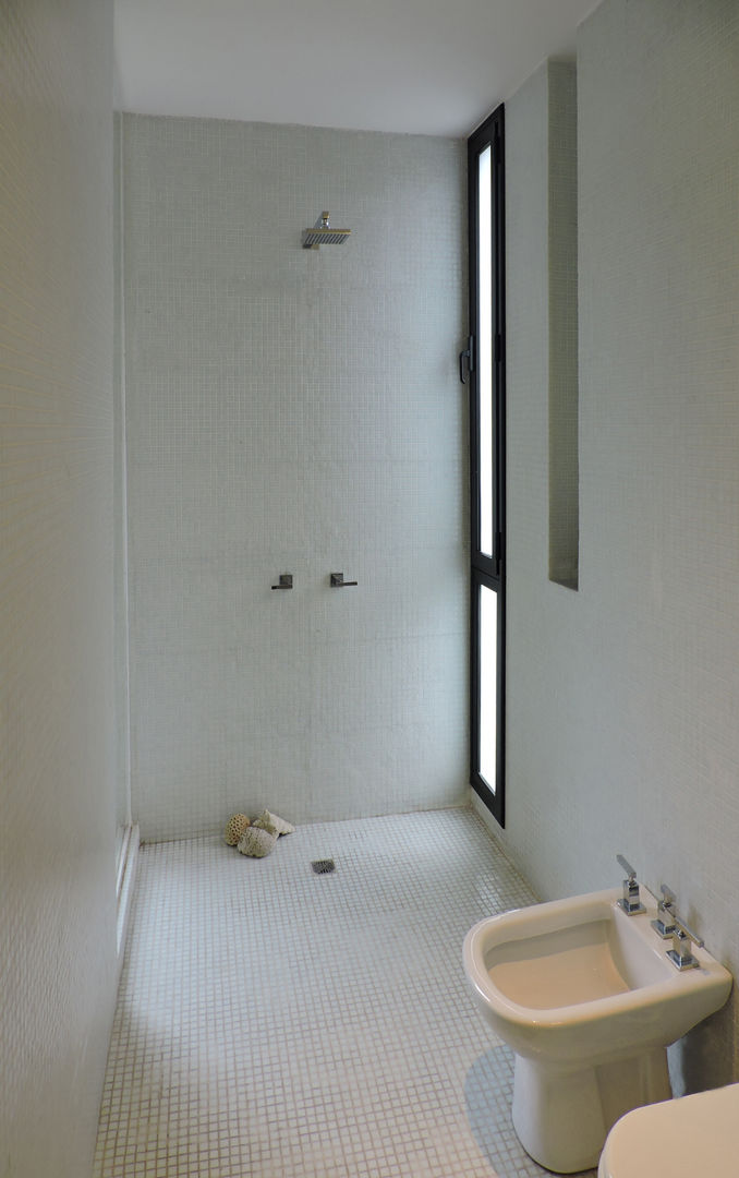 casa DL, jose m zamora ARQ jose m zamora ARQ Minimalist style bathroom Tiles