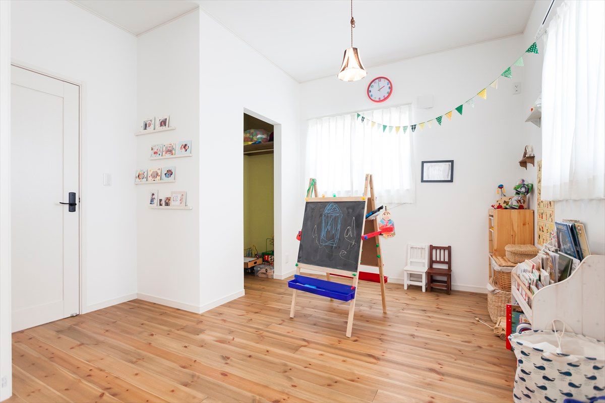 こだわりが詰まった完全二世帯住宅の家, JUST JUST Chambre d'enfant scandinave