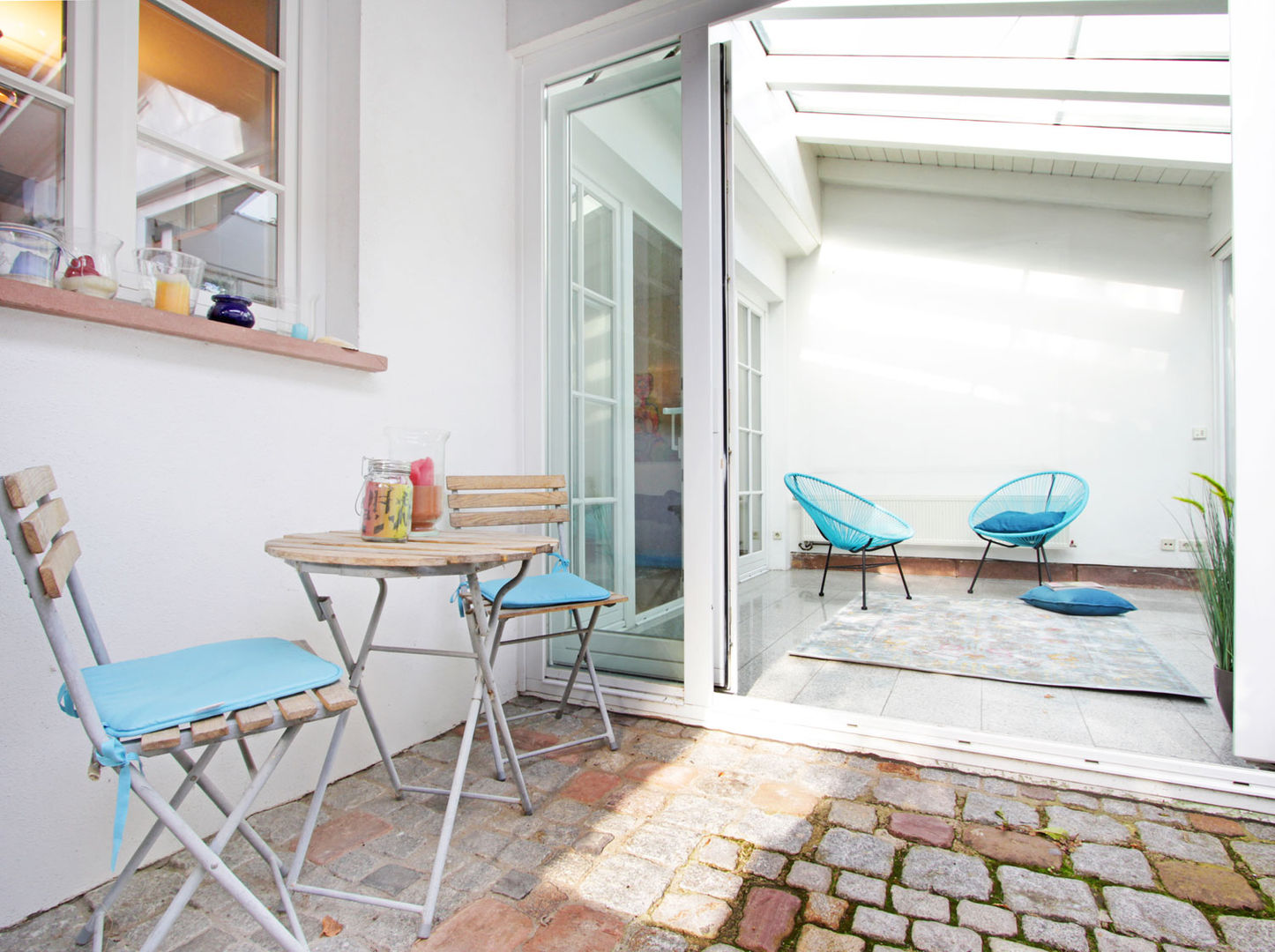 Homestagingprojekt: Historisches Gebäude, hausundso Immobilien Offenburg hausundso Immobilien Offenburg Modern balcony, veranda & terrace Furniture