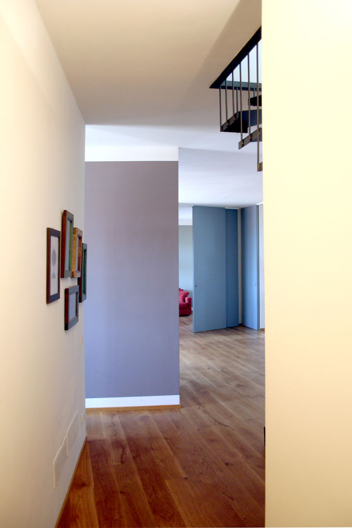 Parete colorata Atelier delle Verdure Ingresso, Corridoio & Scale in stile eclettico Viola/Ciclamino colore,parete,setto,glicine