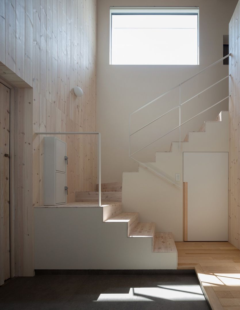 宮の沢の家, 富谷洋介建築設計 富谷洋介建築設計 Modern Corridor, Hallway and Staircase