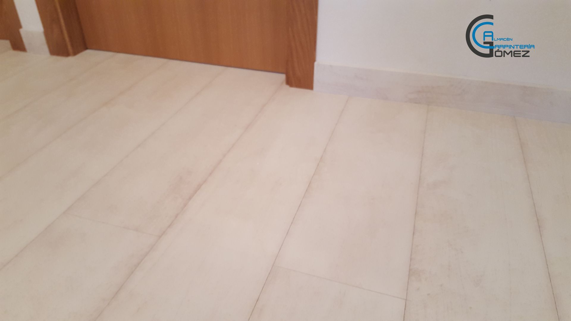 Por qué NO limpiar con vinagre o encerar tu suelo de parquet, tarima o  laminado