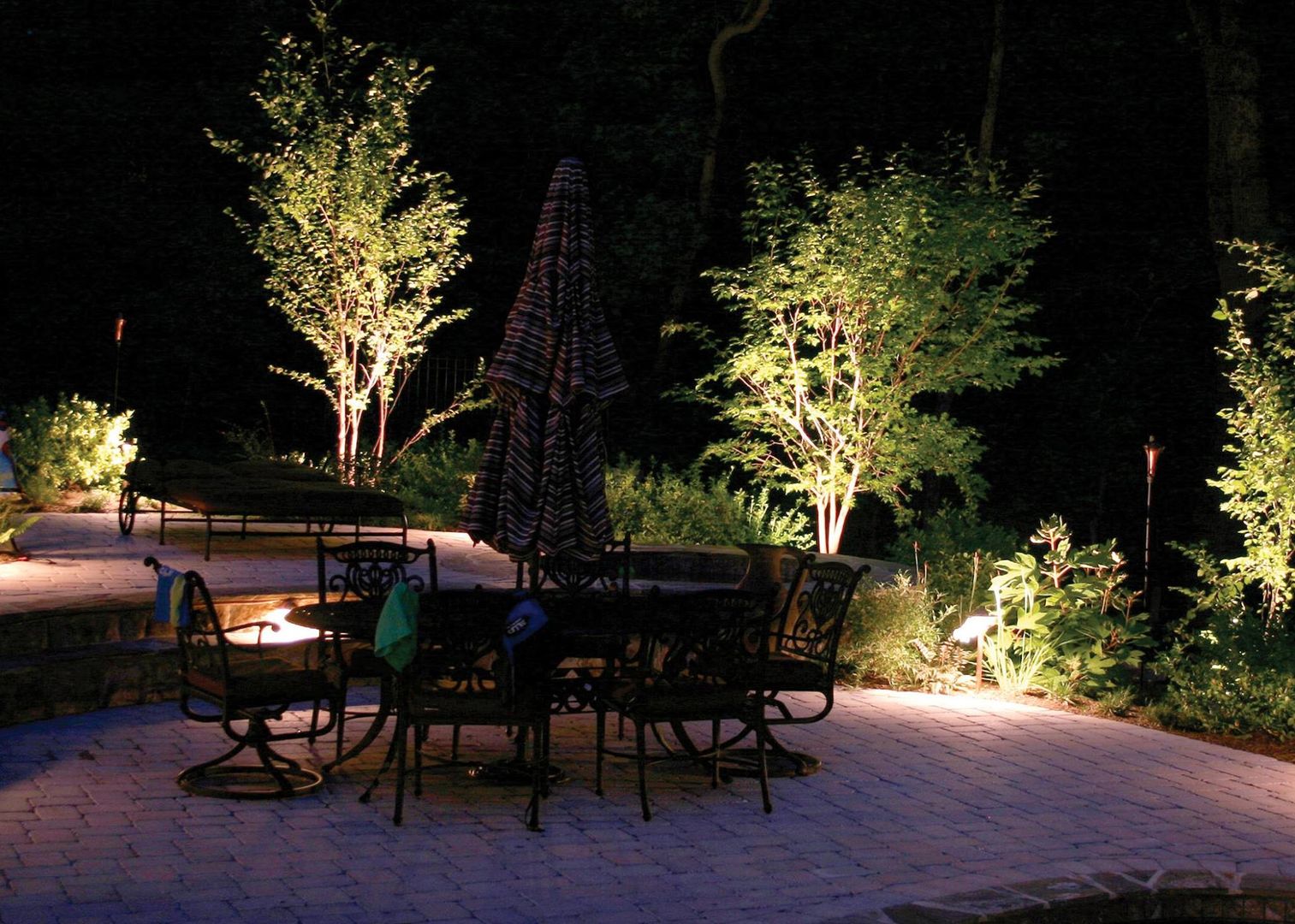 Jardines Nocturnos, Akasha espacios iluminados Akasha espacios iluminados Vườn phong cách kinh điển