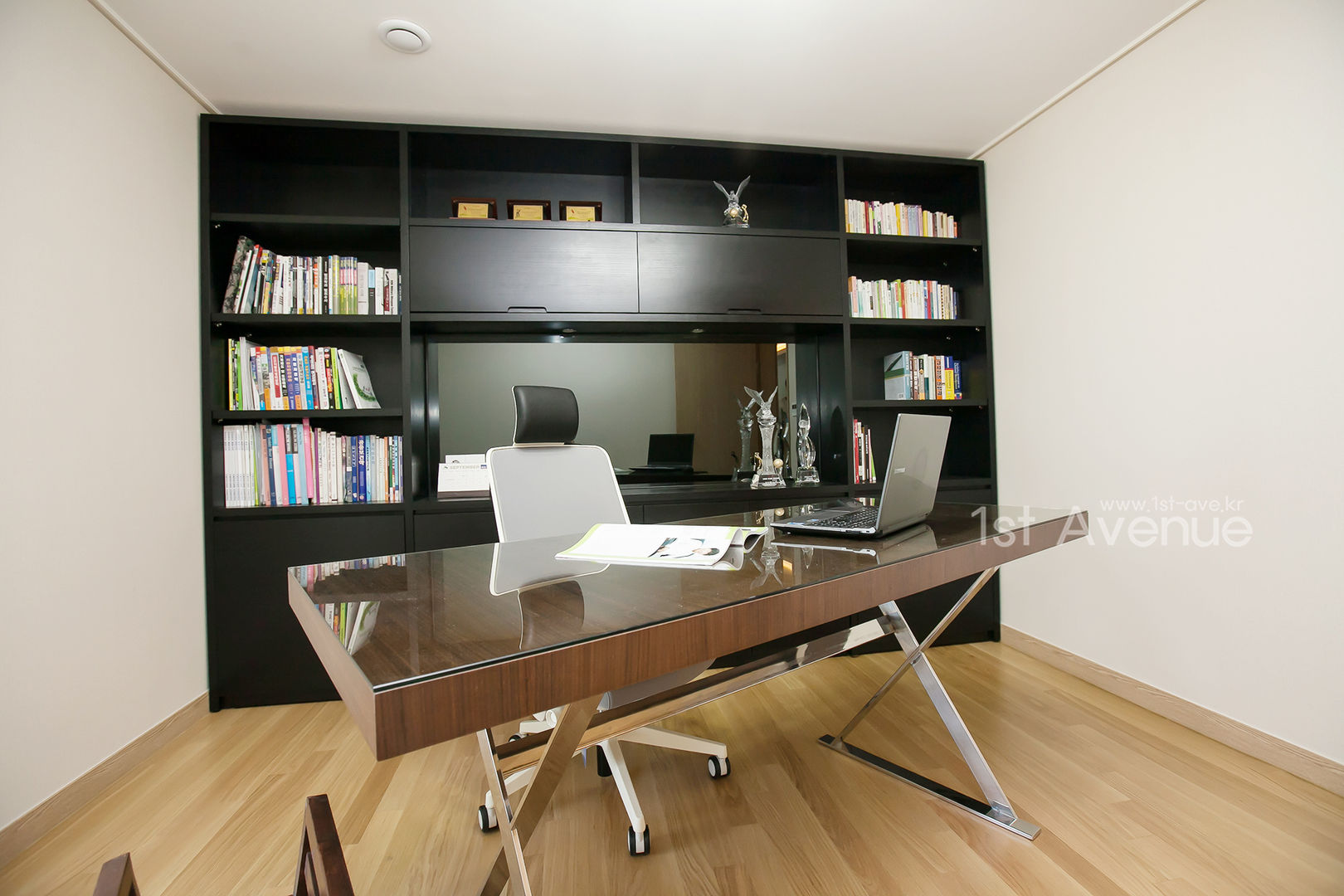은은한 고급스러움을 표현한 녹번동 인테리어, 퍼스트애비뉴 퍼스트애비뉴 Modern Study Room and Home Office