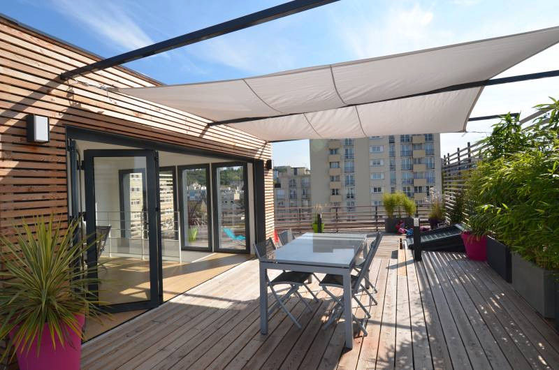 Surélévation d'un immeuble prés de Paris, RM Architecte RM Architecte Balcones y terrazas de estilo moderno Madera Acabado en madera