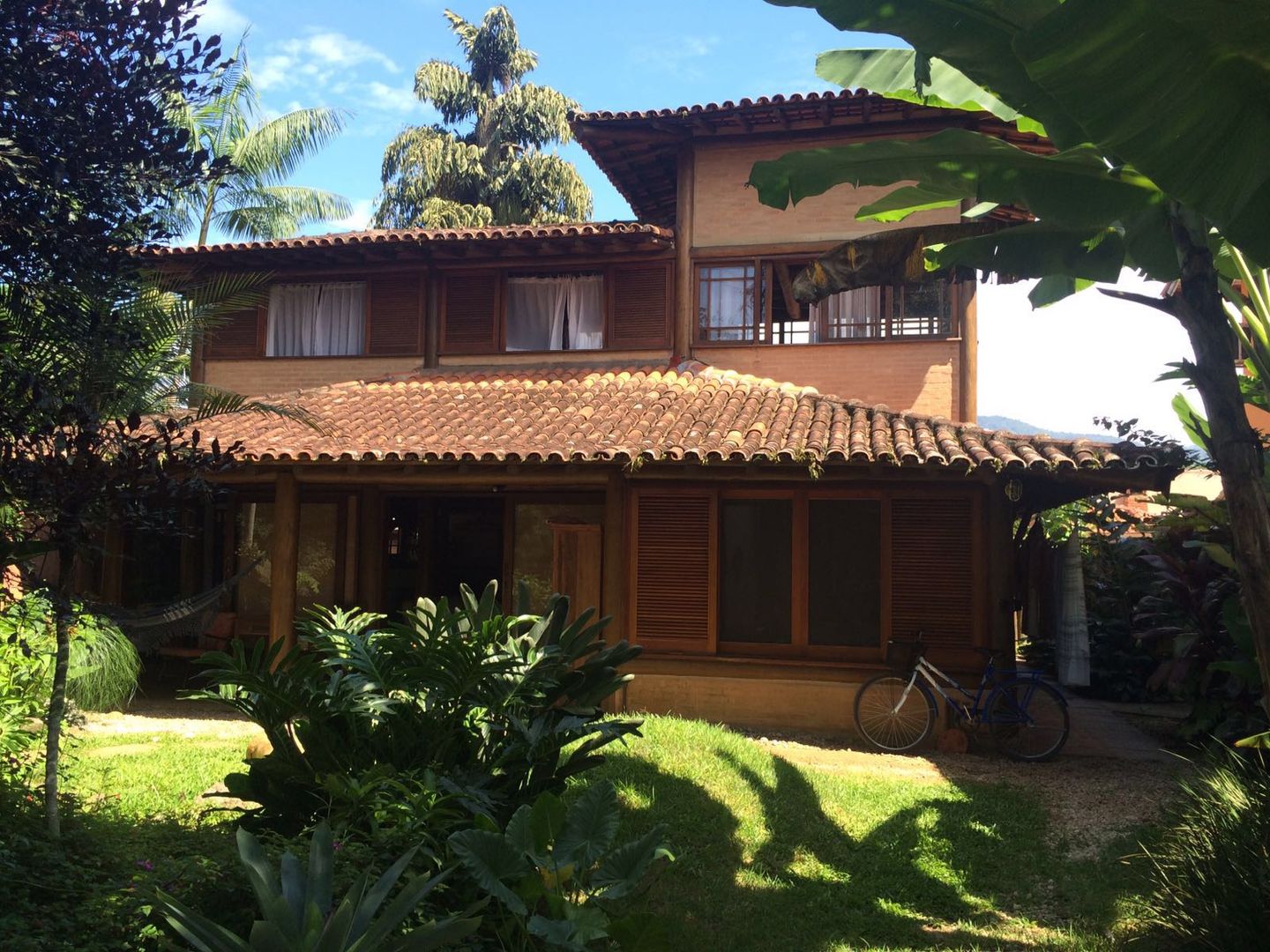 RESIDÊNCIA FM, MADUEÑO ARQUITETURA & ENGENHARIA MADUEÑO ARQUITETURA & ENGENHARIA Casas de estilo rústico Madera Acabado en madera