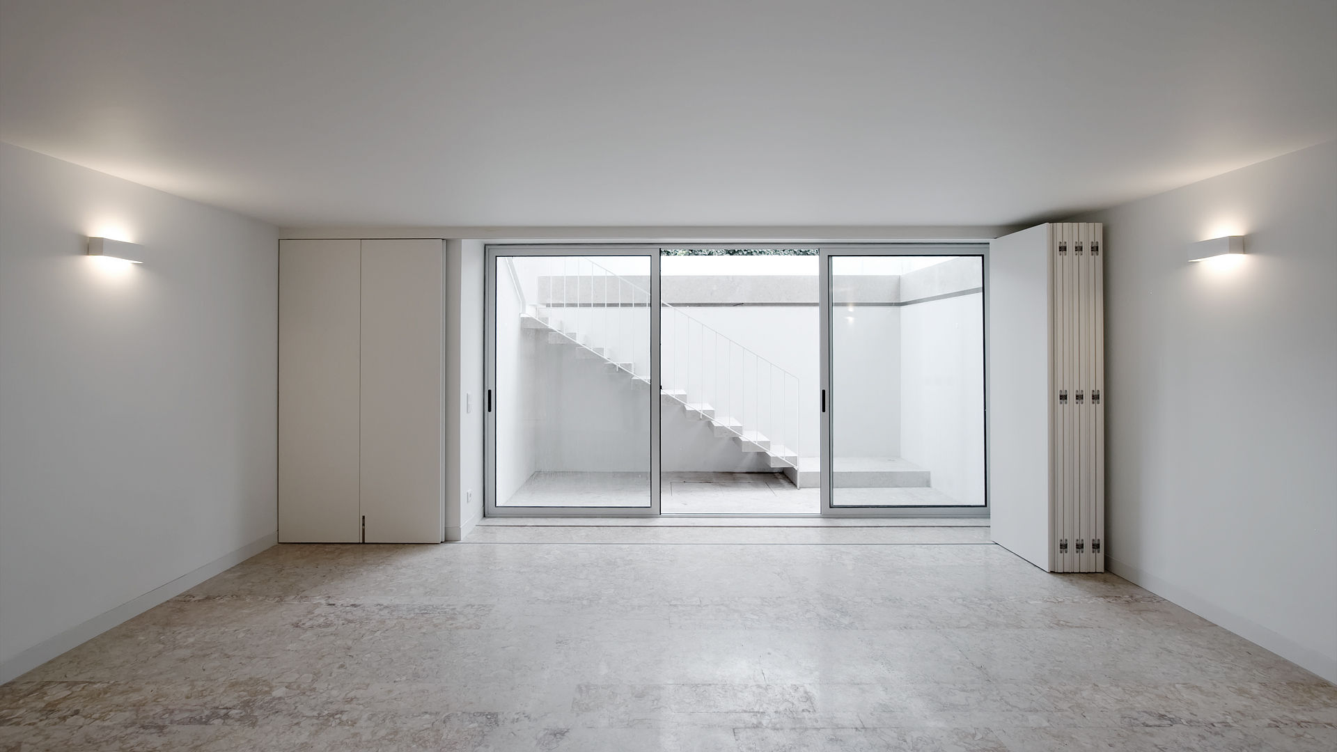 MORADIA BAIRRO JARDIM . TELHEIRAS . LISBOA, T O H A ARQUITETOS T O H A ARQUITETOS 现代客厅設計點子、靈感 & 圖片